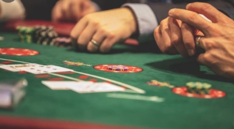 Online Slots vs. Land-Based Slots